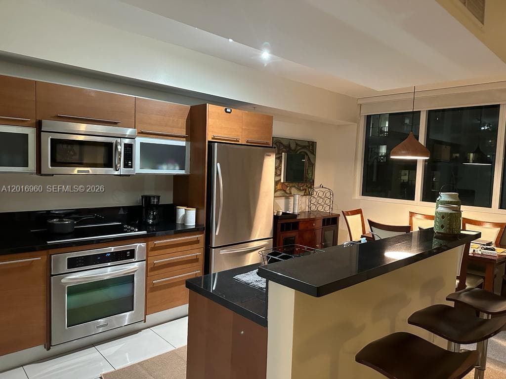 253 NE 2nd St # 1402, Miami FL 33132 — 8
