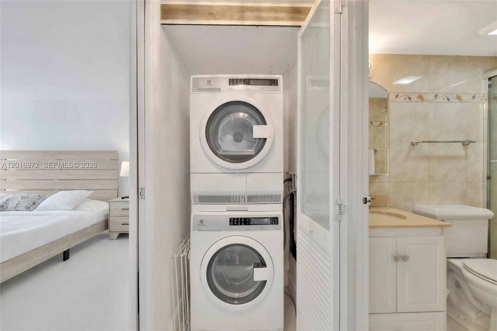 2401 Collins Ave # 1805, Miami Beach FL 33140 — 9