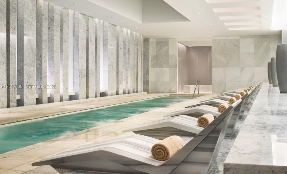 4391 Collins Ave # 916, Miami Beach FL 33140 — 18