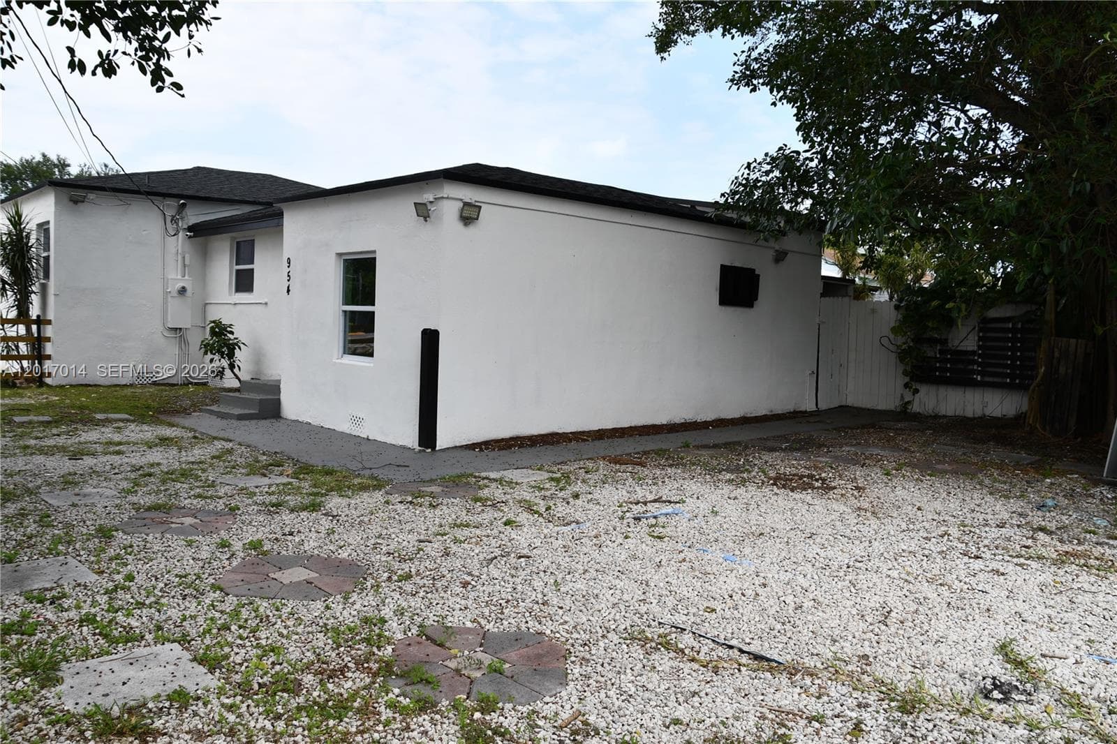 954 NW 75th St # b, Miami FL 33150 — 12