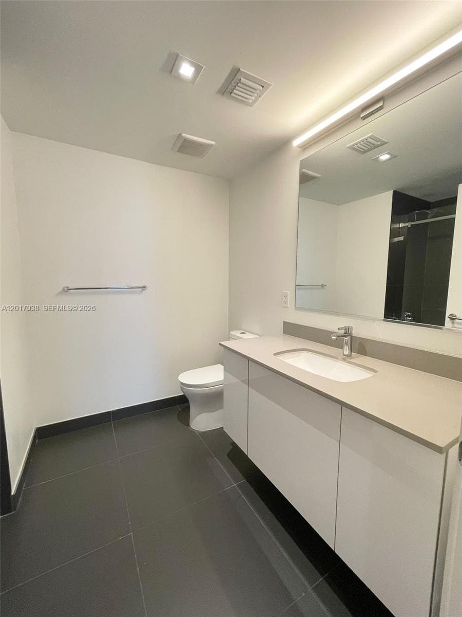 1600 NE 1st Ave # 2405, Miami FL 33132 — 12