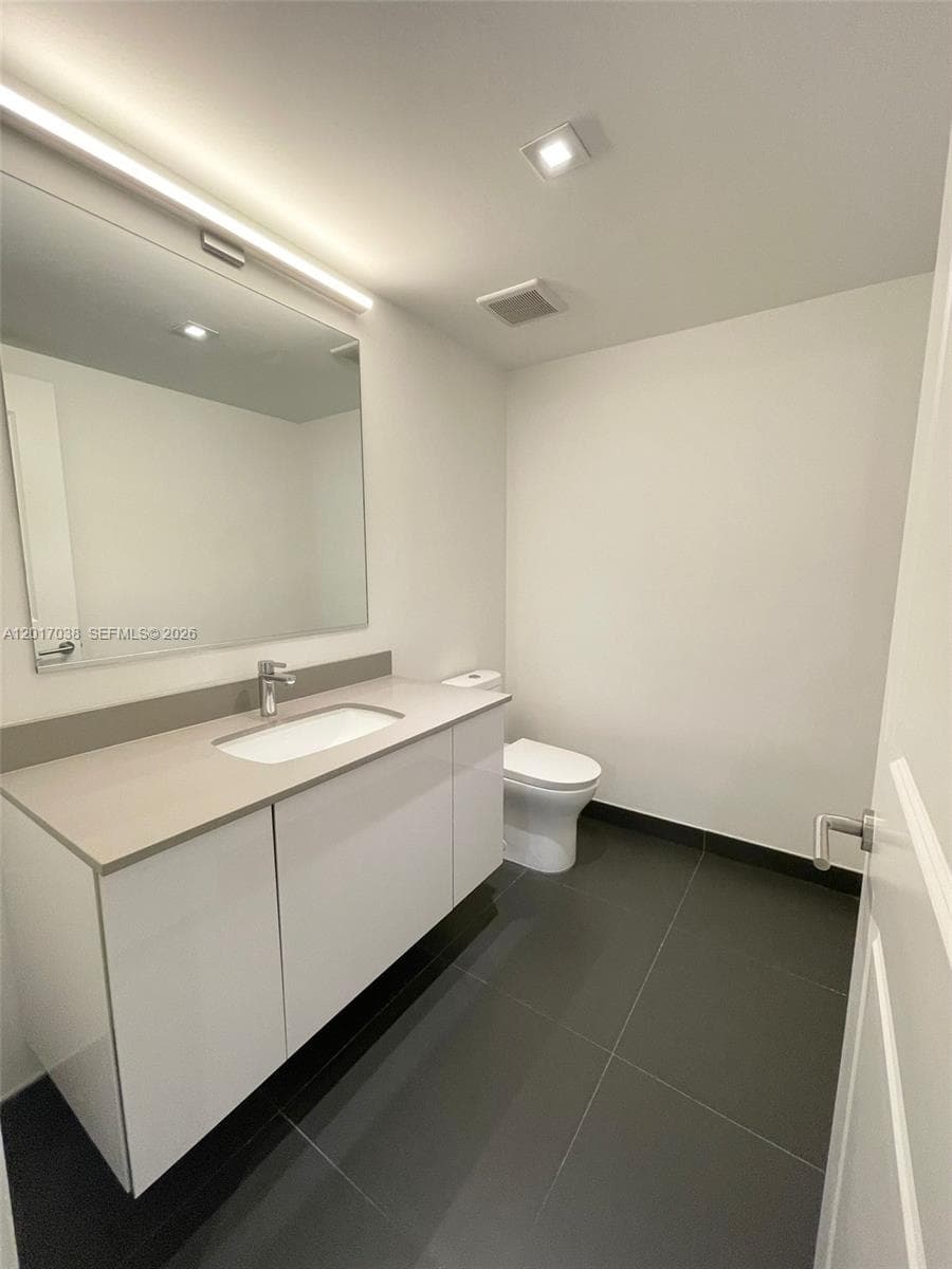 1600 NE 1st Ave # 2405, Miami FL 33132 — 5