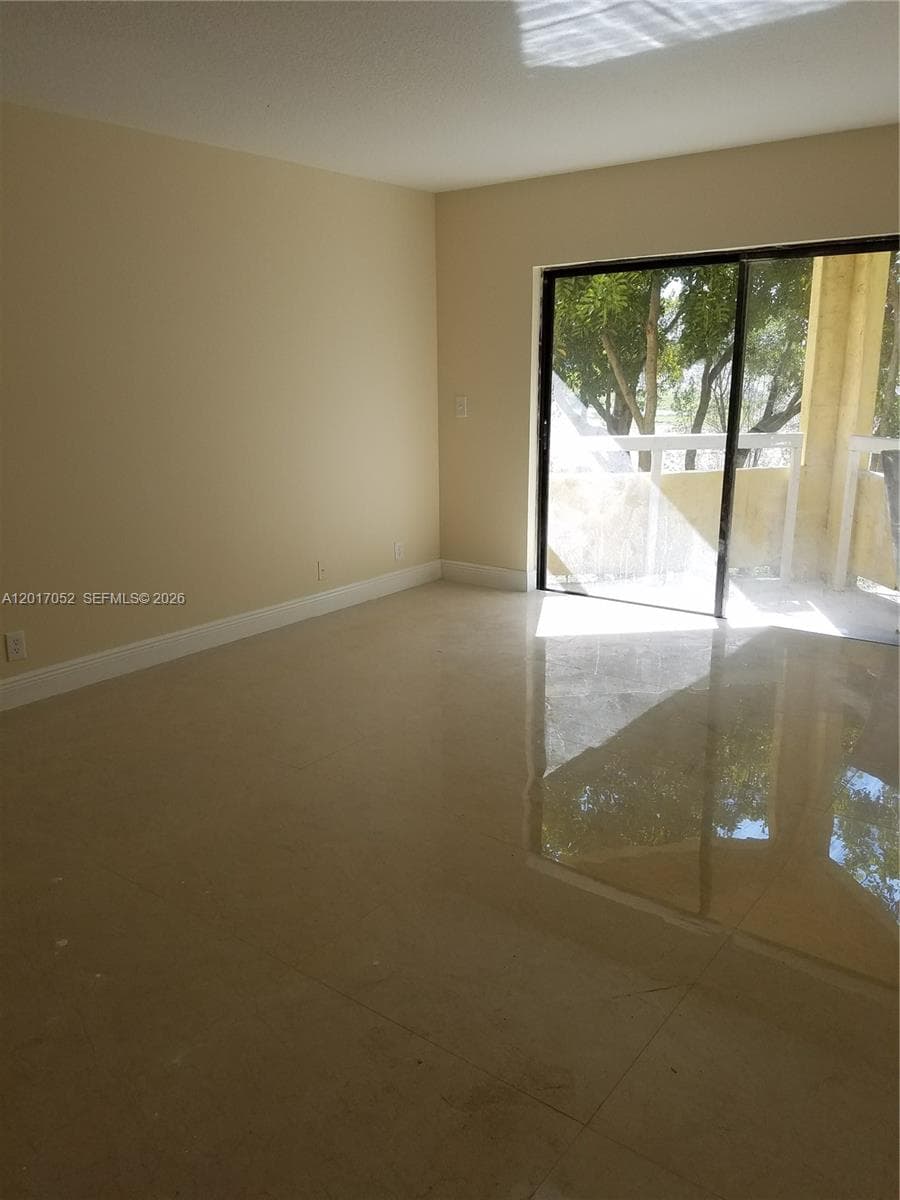 8290 Lake Dr # 316, Doral FL 33166 — 4