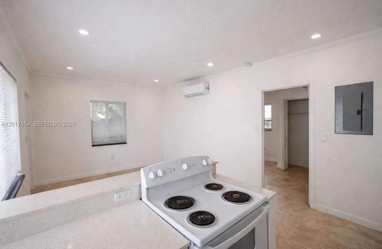 572 NE 67th St # 5, Miami FL 33138 — 2
