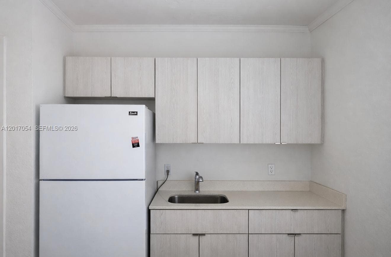 572 NE 67th St # 5, Miami FL 33138 — 1