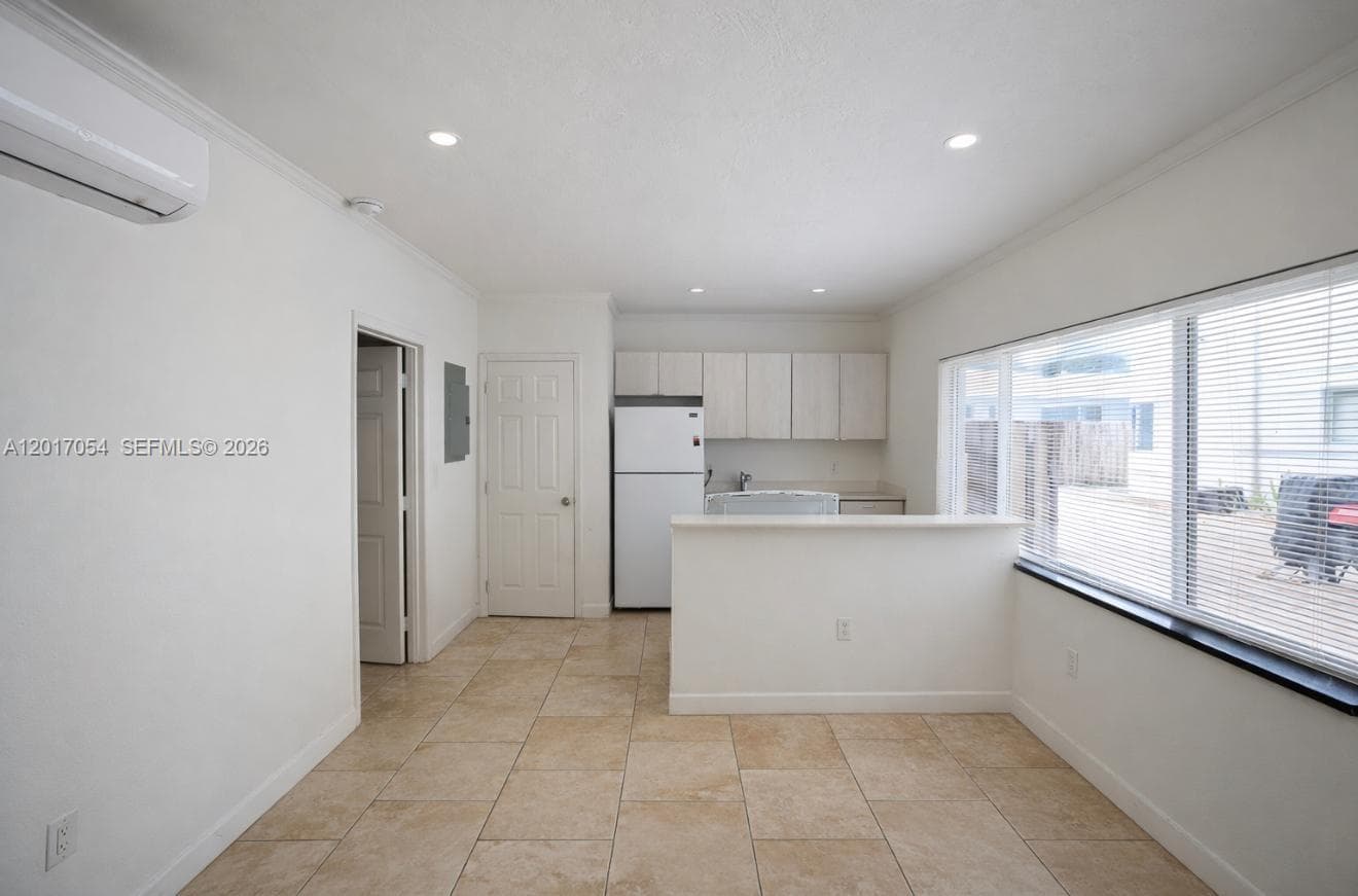 572 NE 67th St # 5, Miami FL 33138 — 5