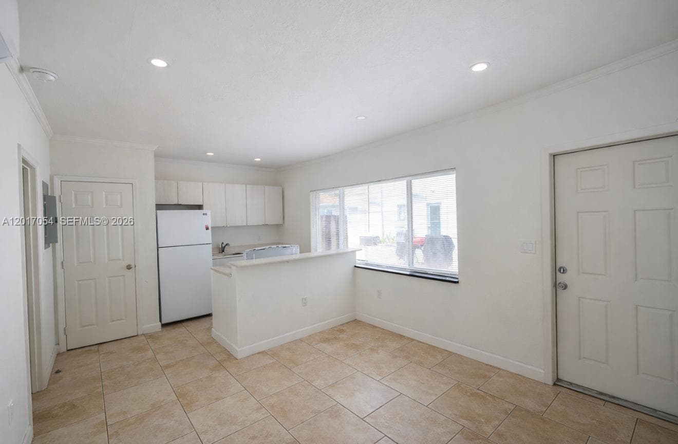 572 NE 67th St # 5, Miami FL 33138 — 4