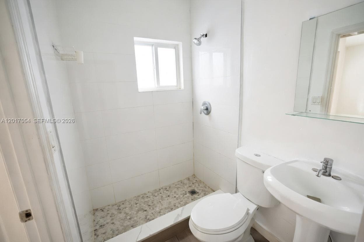 572 NE 67th St # 5, Miami FL 33138 — 8