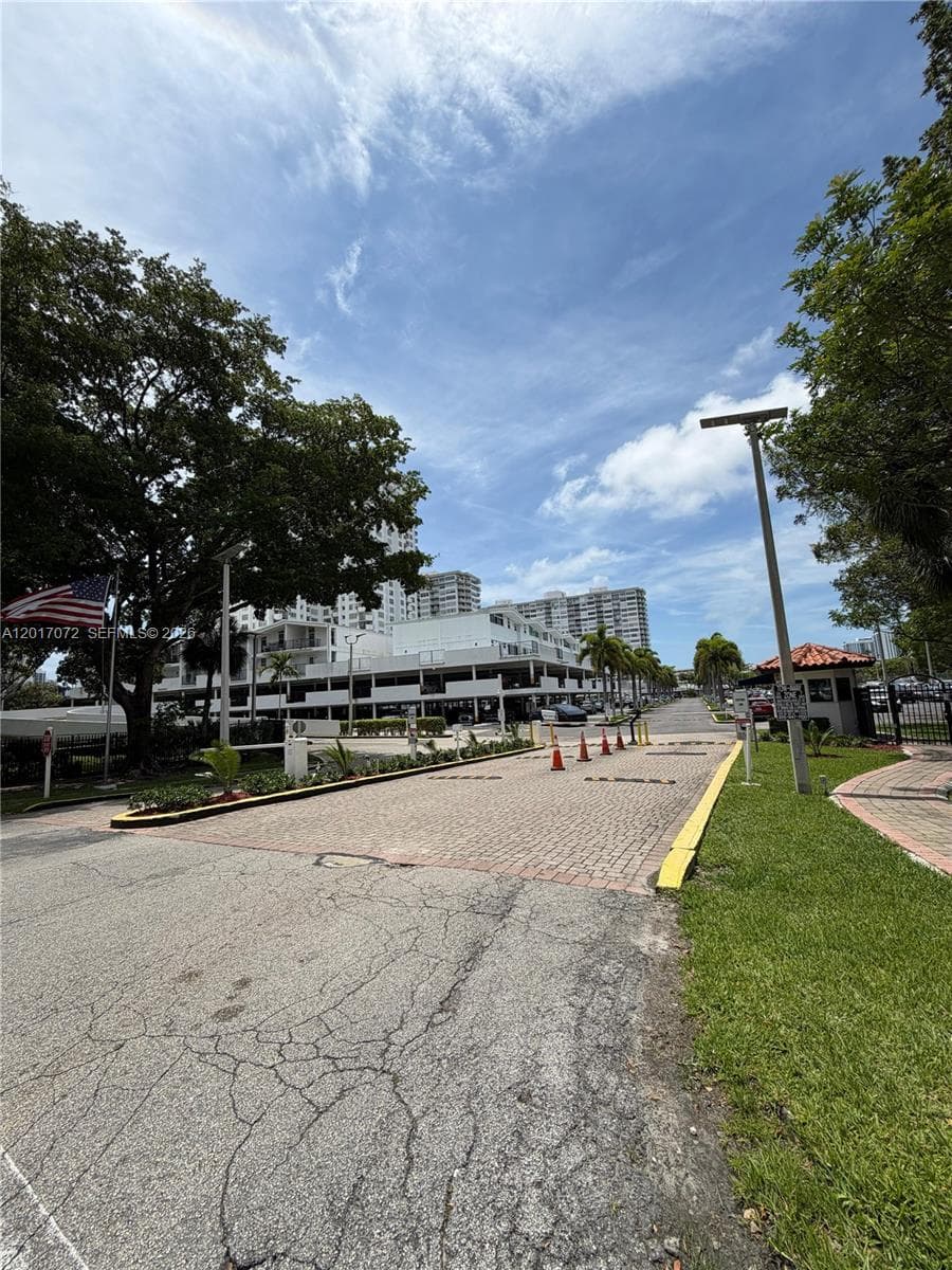2750 NE 183rd St # 211, Aventura FL 33160 — 3