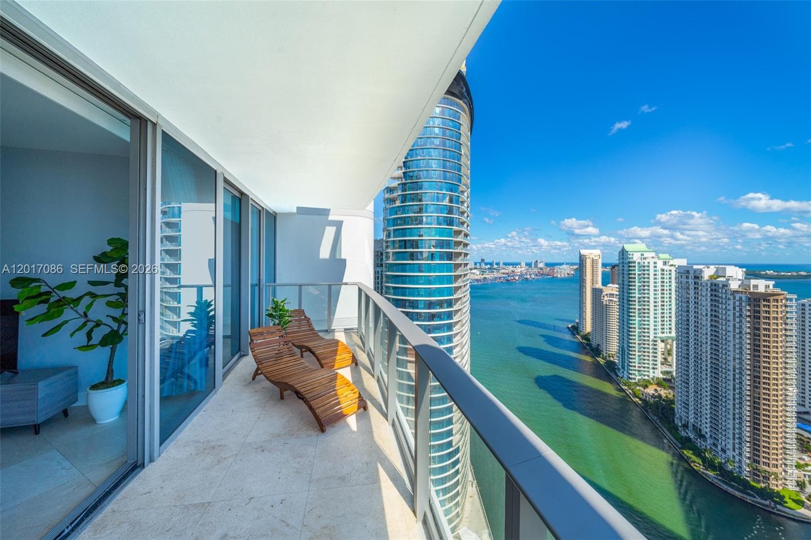 200 Biscayne Boulevard Way # 4308, Miami FL 33131 — 1