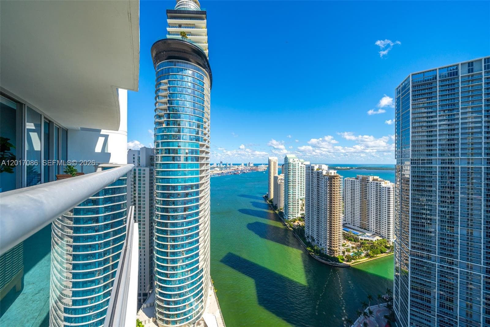 200 Biscayne Boulevard Way # 4308, Miami FL 33131 — 31