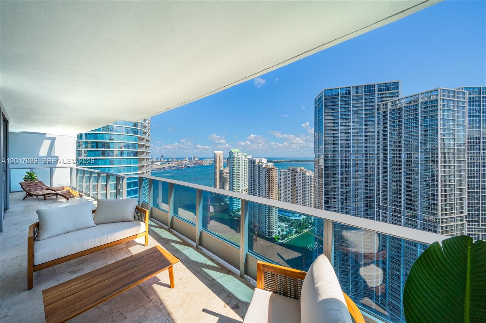 200 Biscayne Boulevard Way # 4308, Miami FL 33131 — 25