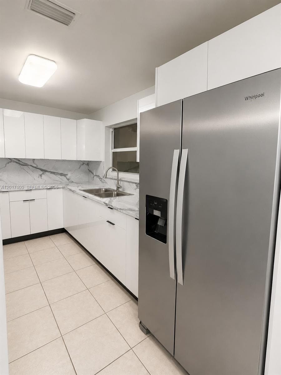 19050 SW 125th Ave, Miami FL 33177 — 18