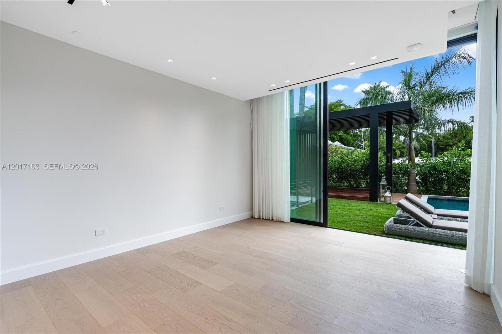 2520 Shelter Ave, Miami Beach FL 33140 — 37