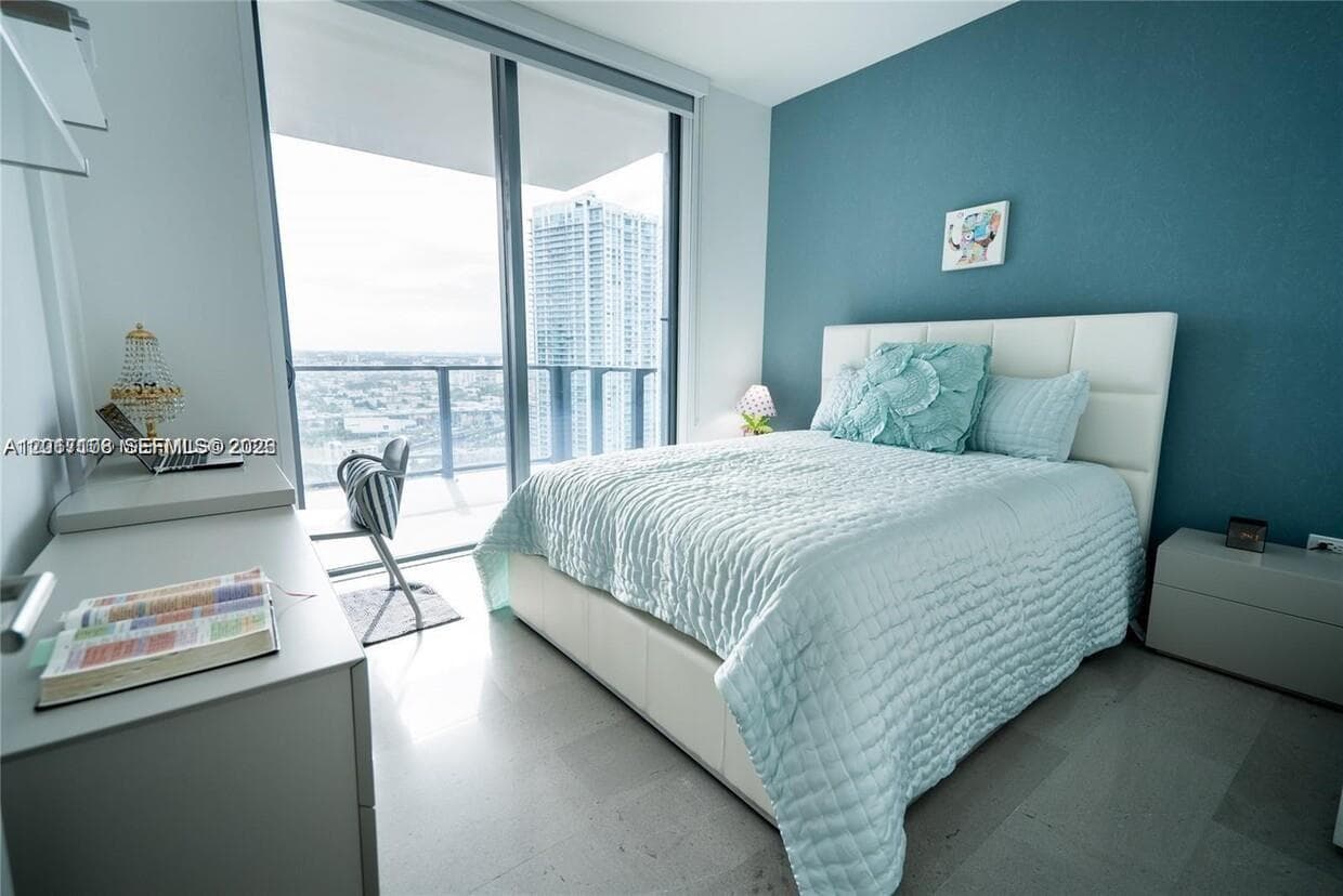 68 SE 6th St # 2510, Miami FL 33131 — 12