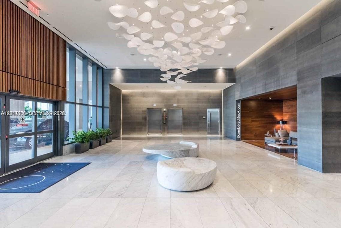 68 SE 6th St # 2510, Miami FL 33131 — 3