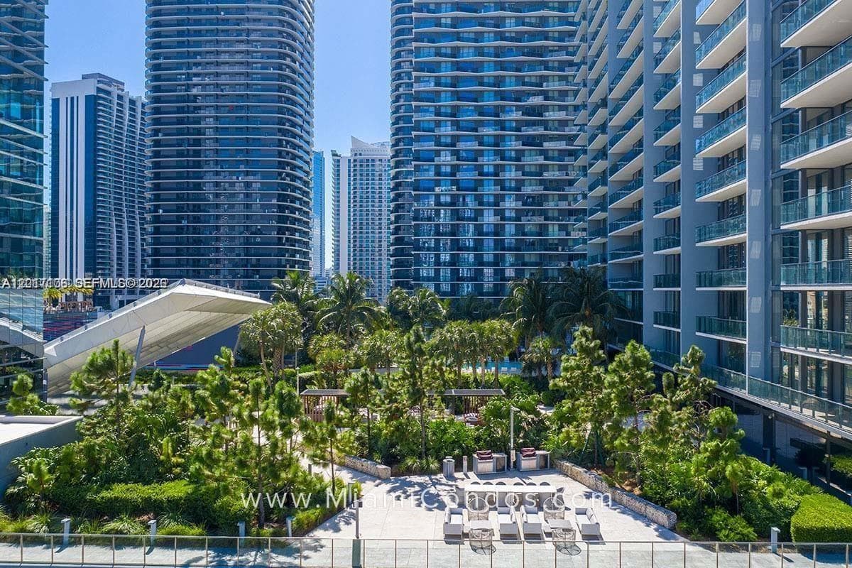 68 SE 6th St # 2510, Miami FL 33131 — 5