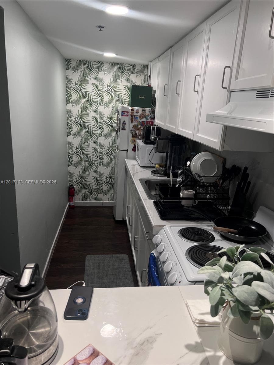 Islander Condo Apts, Miami Beach, FL — 8