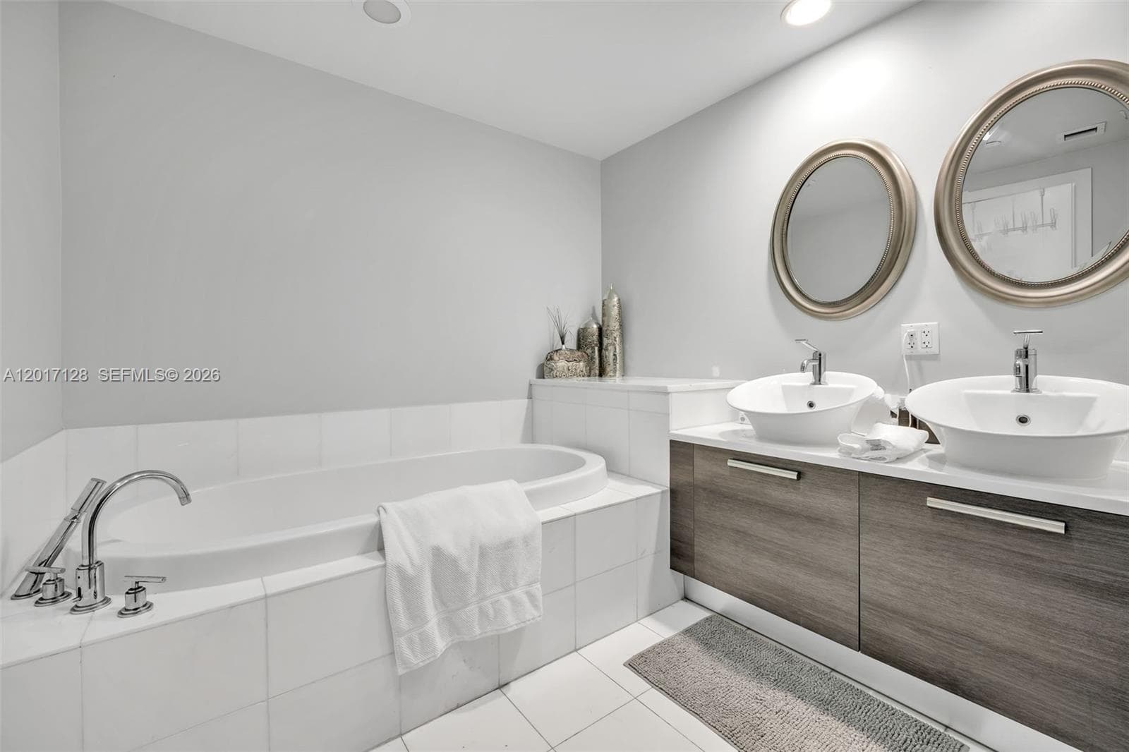 2950 NE 188th St # 403, Aventura FL 33180 — 22