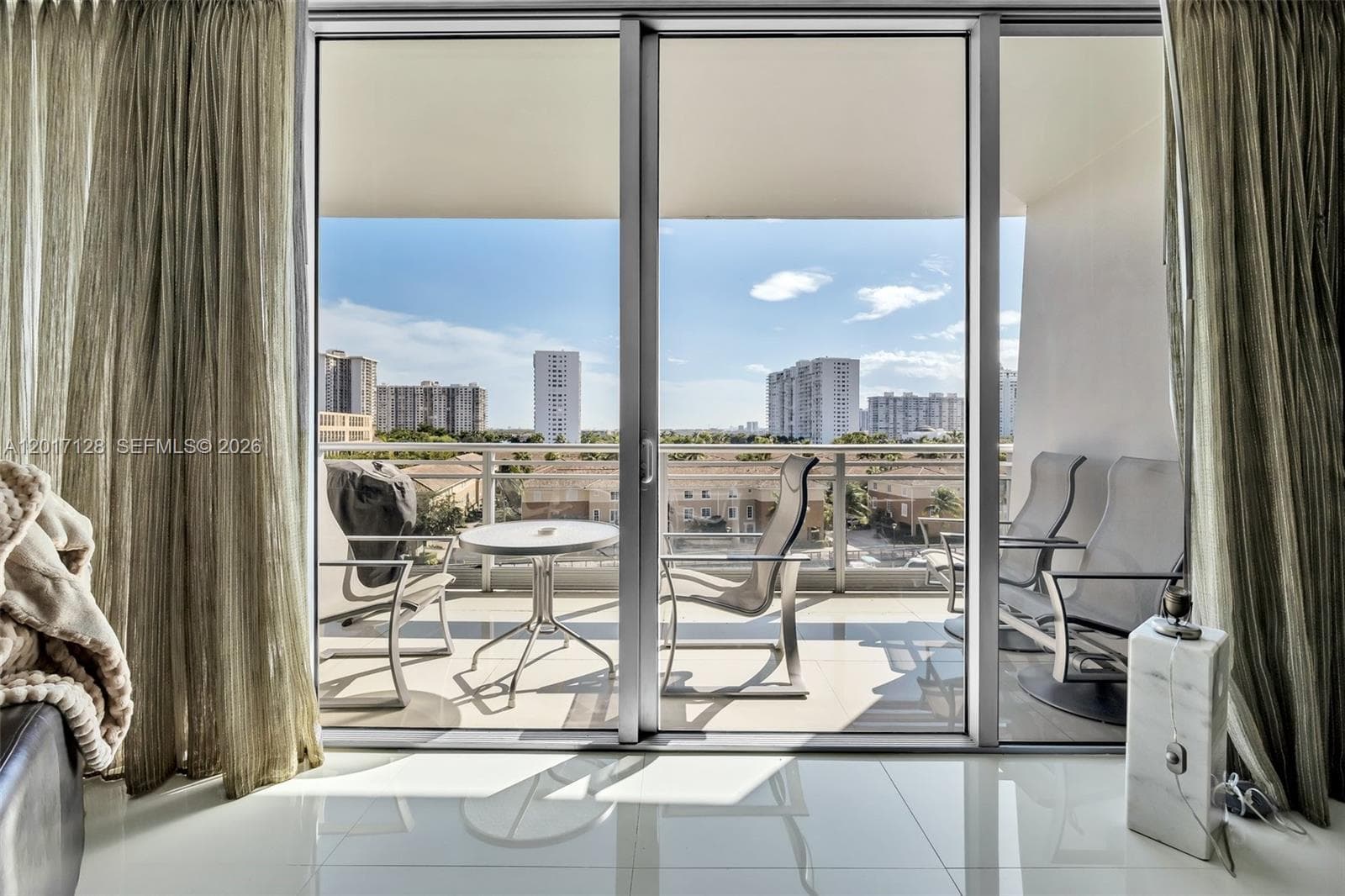 2950 NE 188th St # 403, Aventura FL 33180 — 3
