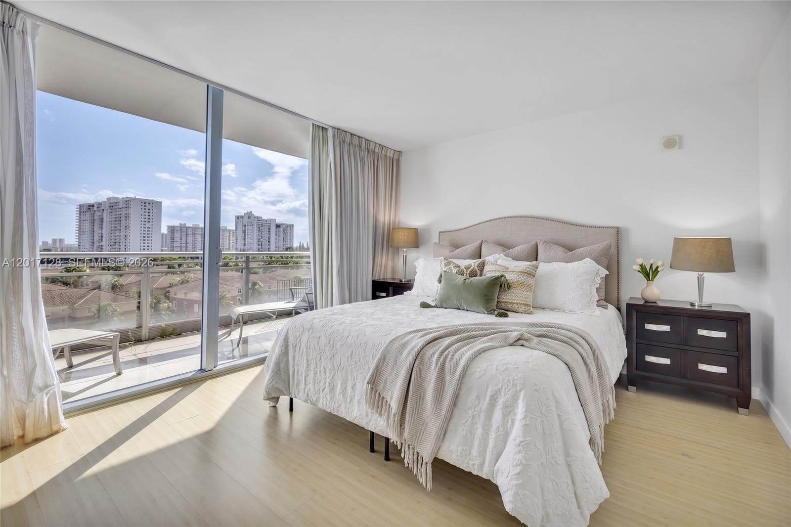 2950 NE 188th St # 403, Aventura FL 33180 — 19