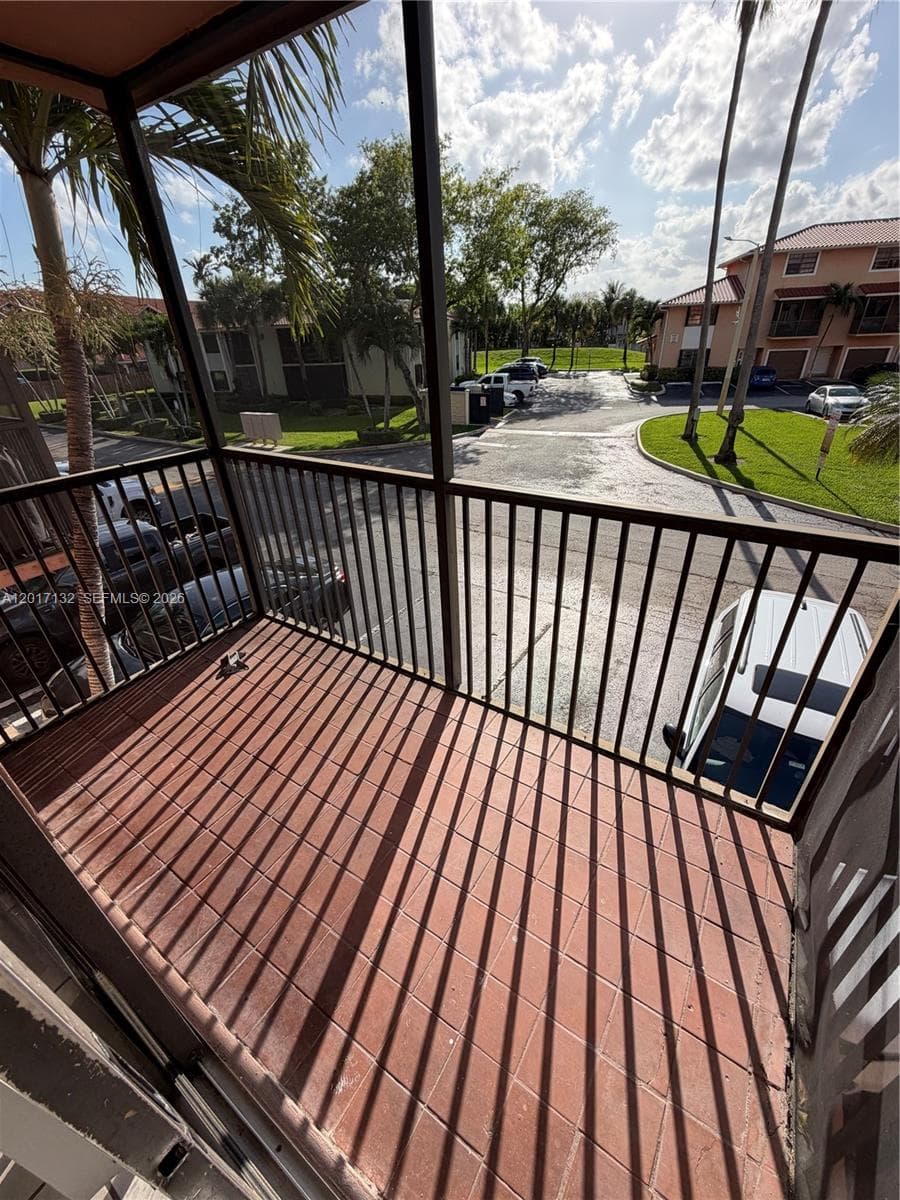 9902 Hammocks Blvd # 60, Miami FL 33196 — 2