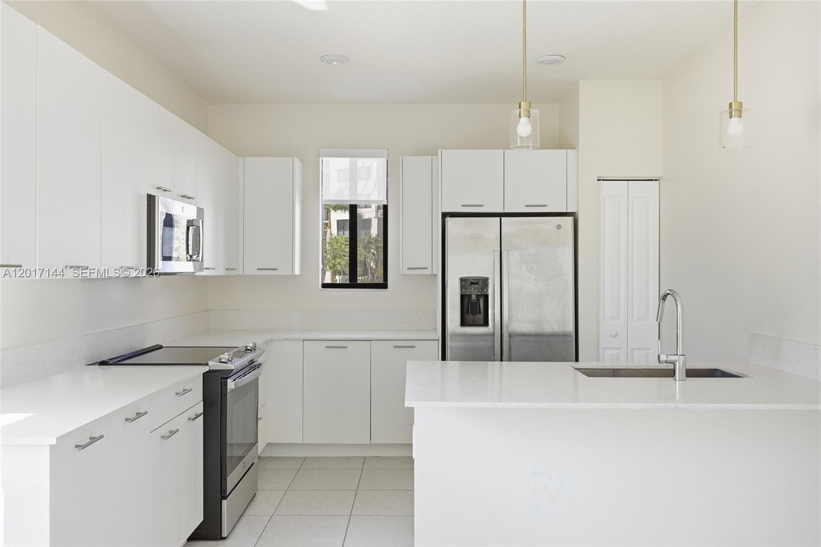 4426 83rd Pkwy, Doral FL 33166 — 7