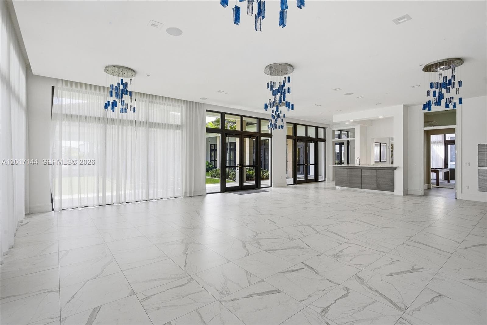 4426 83rd Pkwy, Doral FL 33166 — 37
