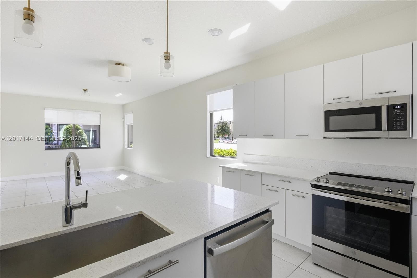 4426 83rd Pkwy, Doral FL 33166 — 8