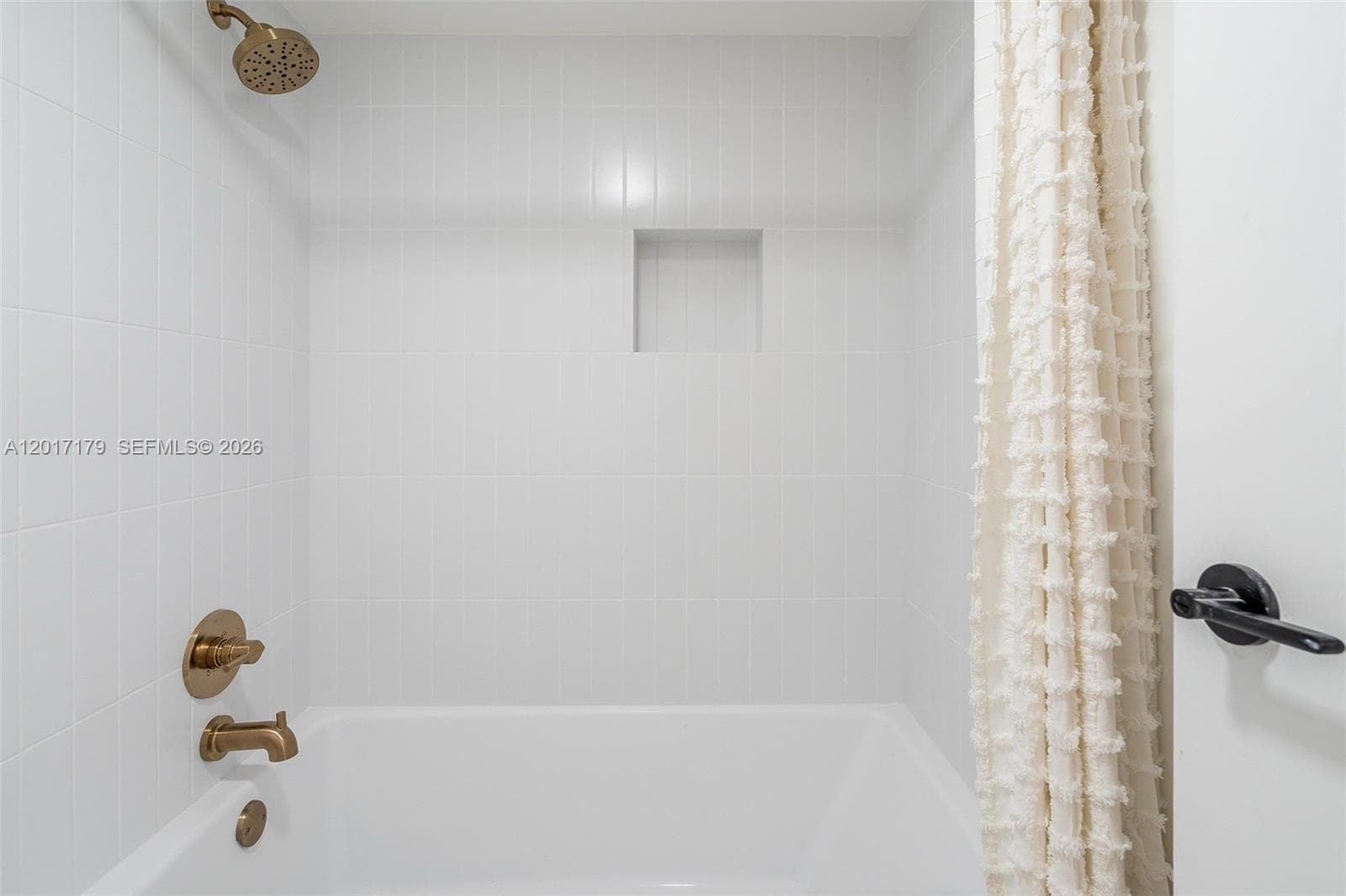 3675 N Country Club Dr # 1906, Aventura FL 33180 — 33