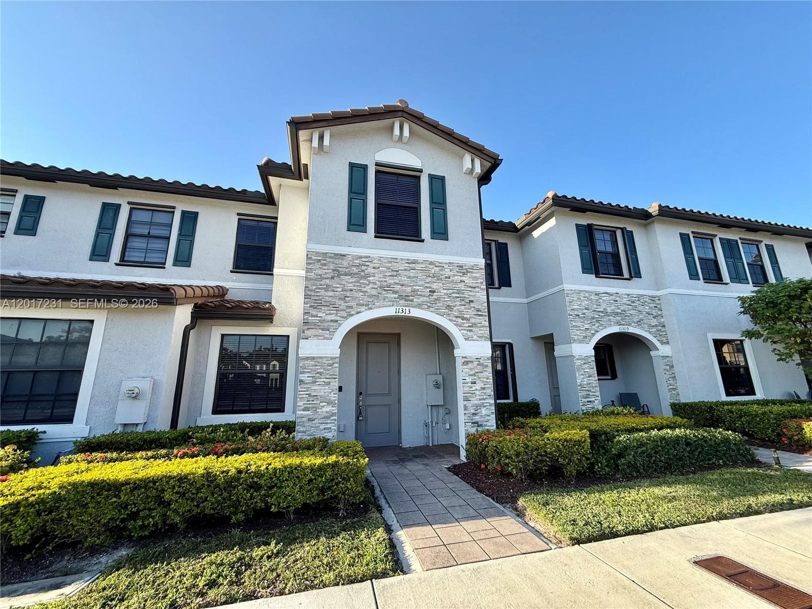 Coco Palm - Isola, Homestead, FL — 1