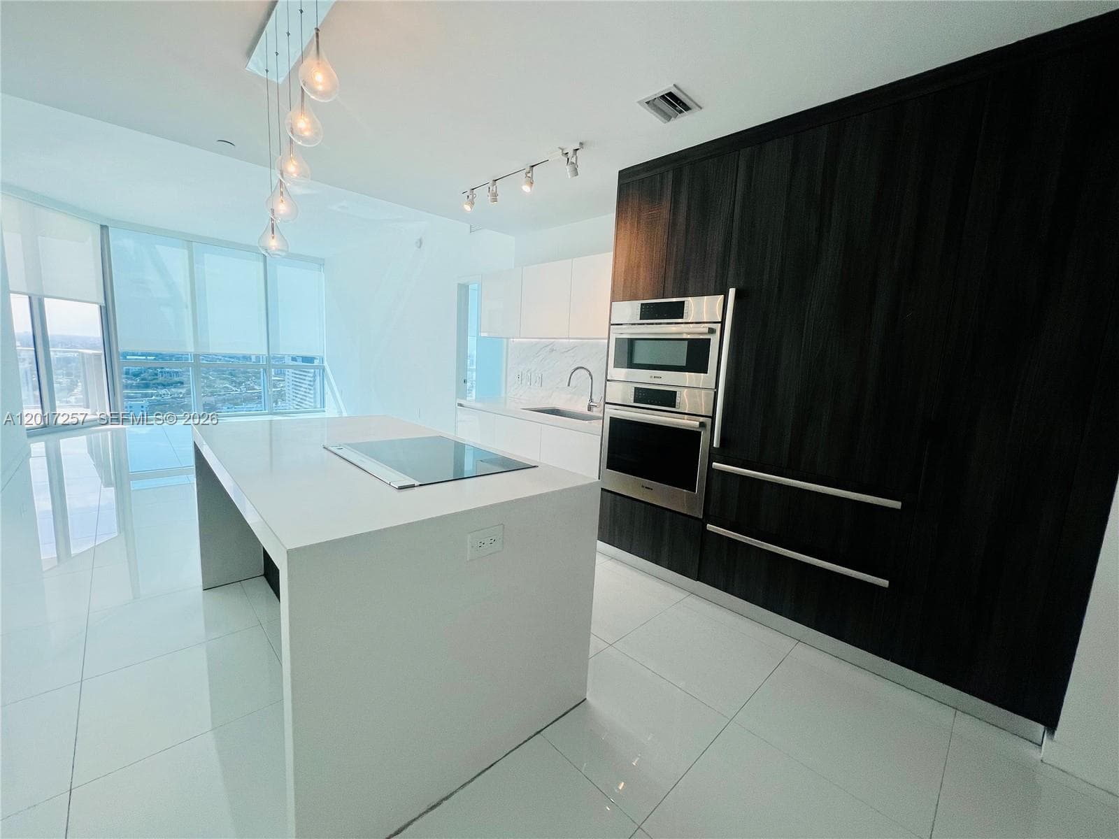 851 NE 1st Av # 2808, Miami FL 33132 — 2