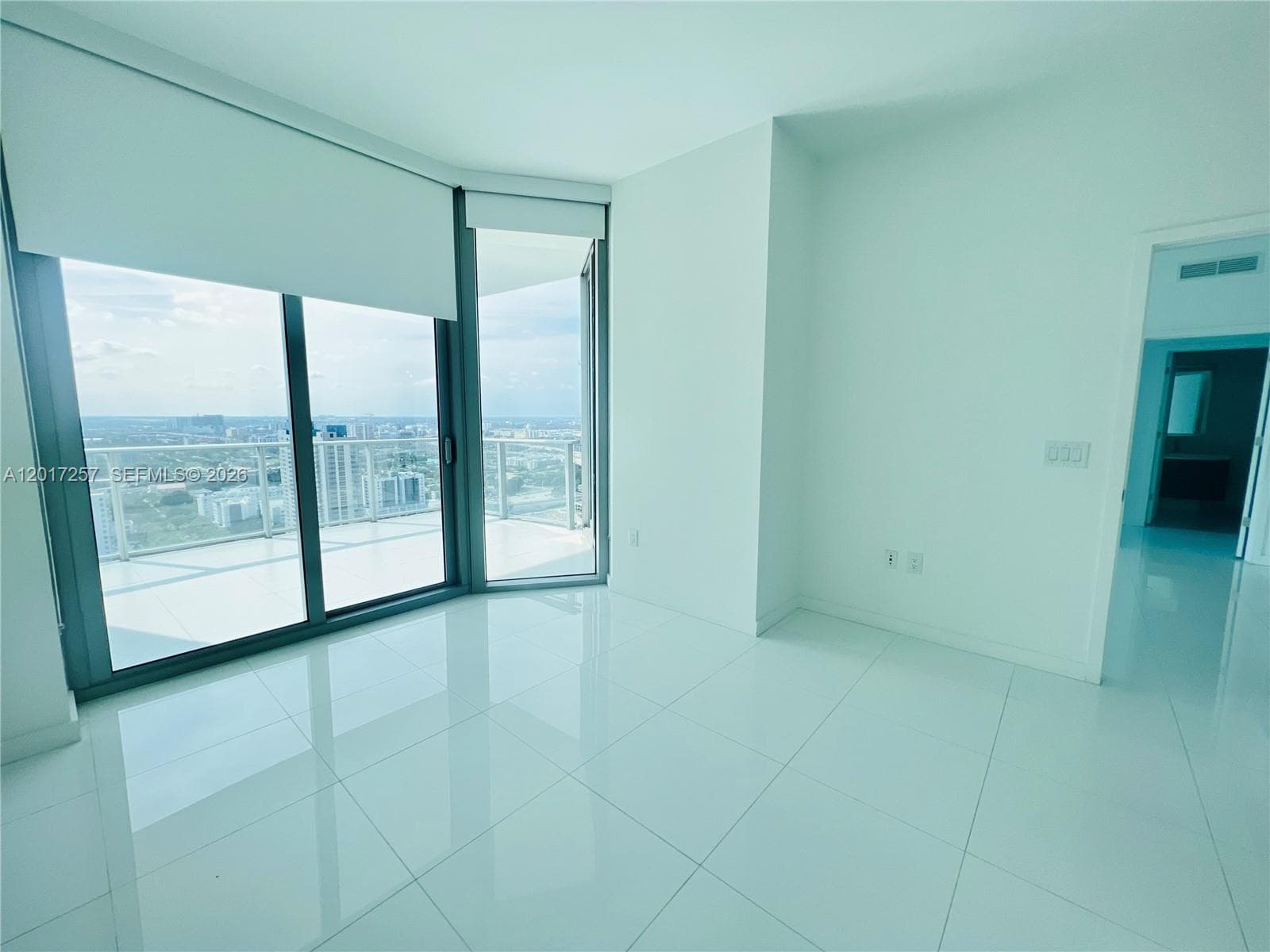 851 NE 1st Av # 2808, Miami FL 33132 — 13