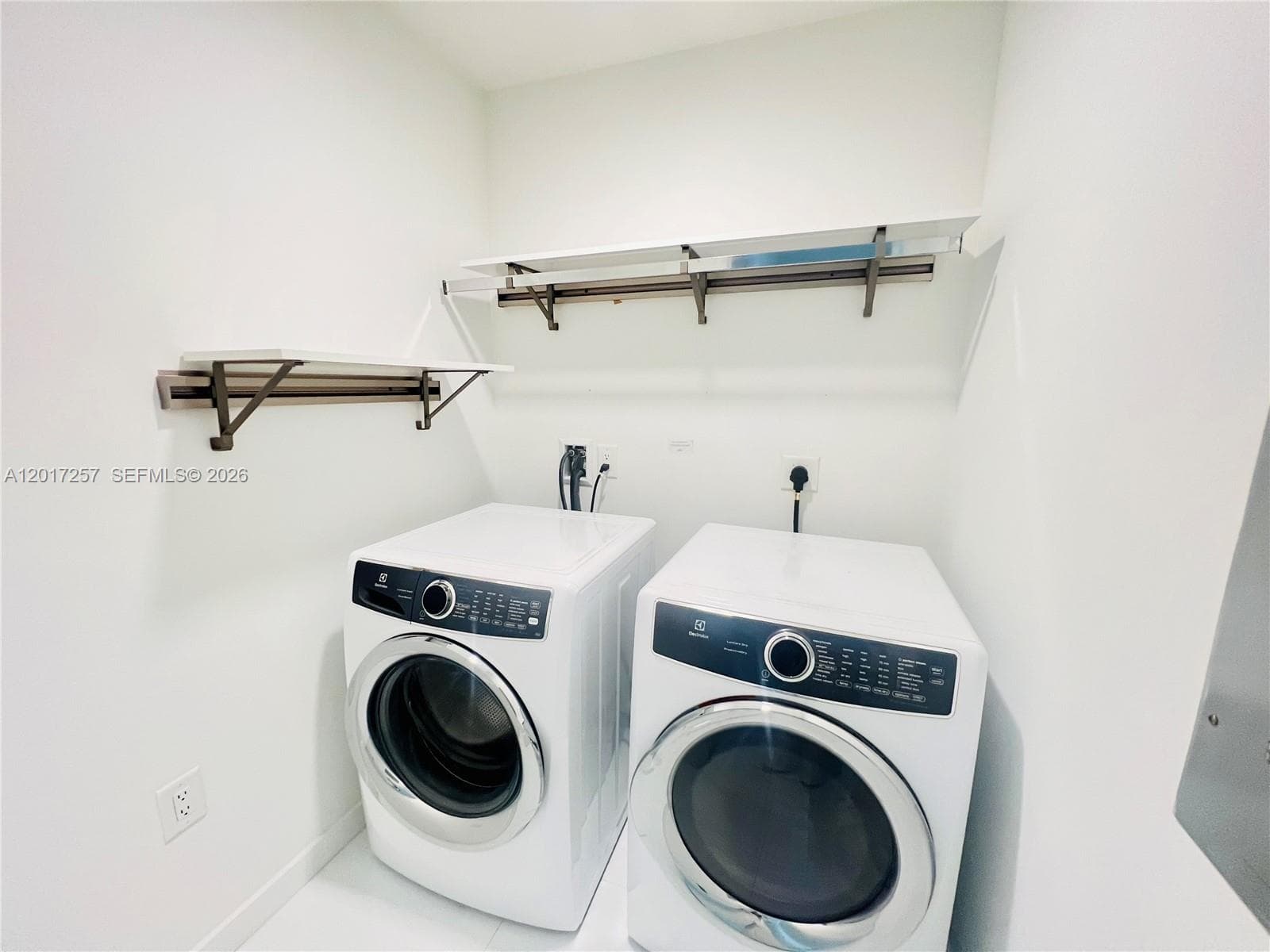 851 NE 1st Av # 2808, Miami FL 33132 — 20