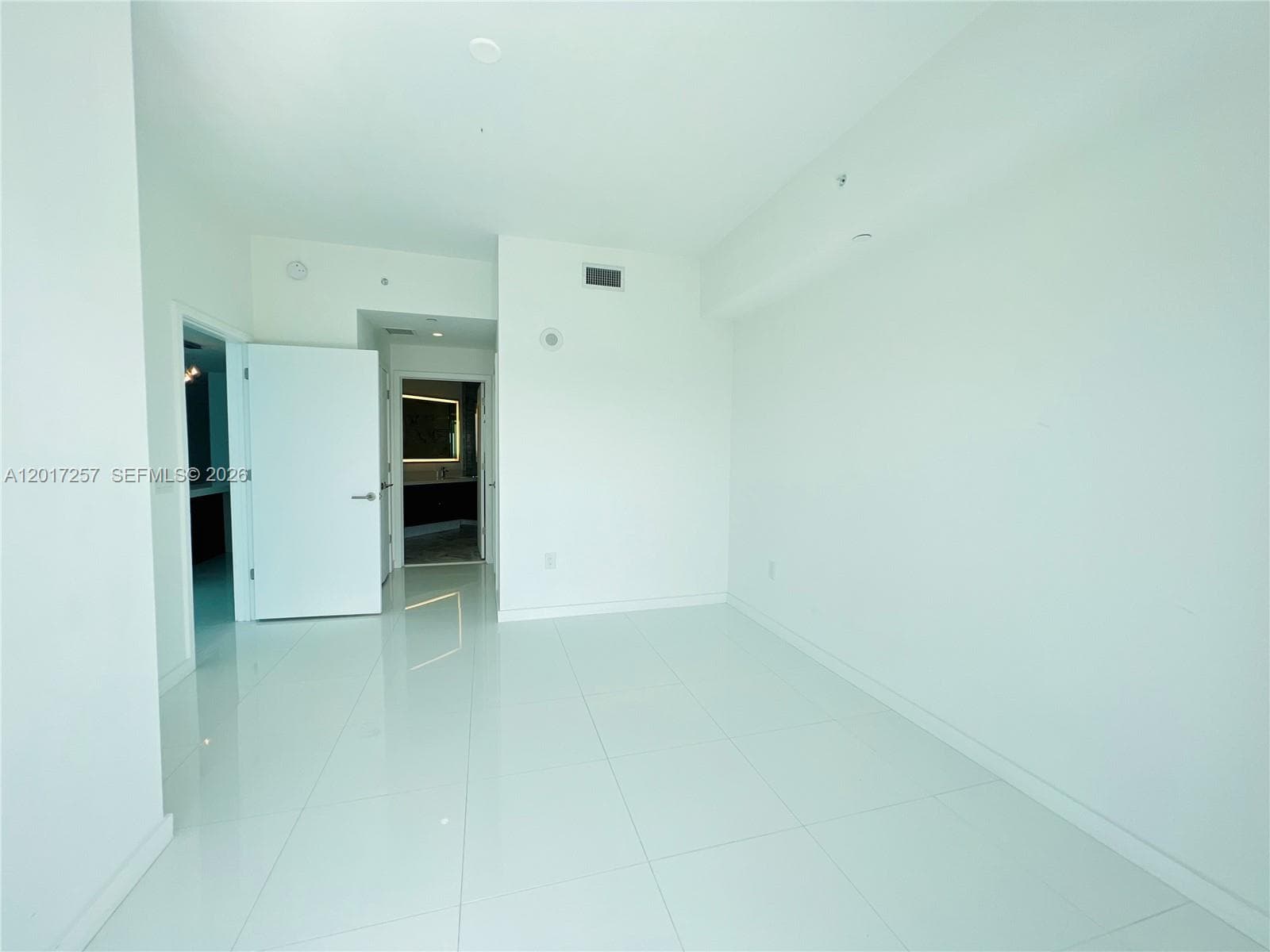 851 NE 1st Av # 2808, Miami FL 33132 — 9