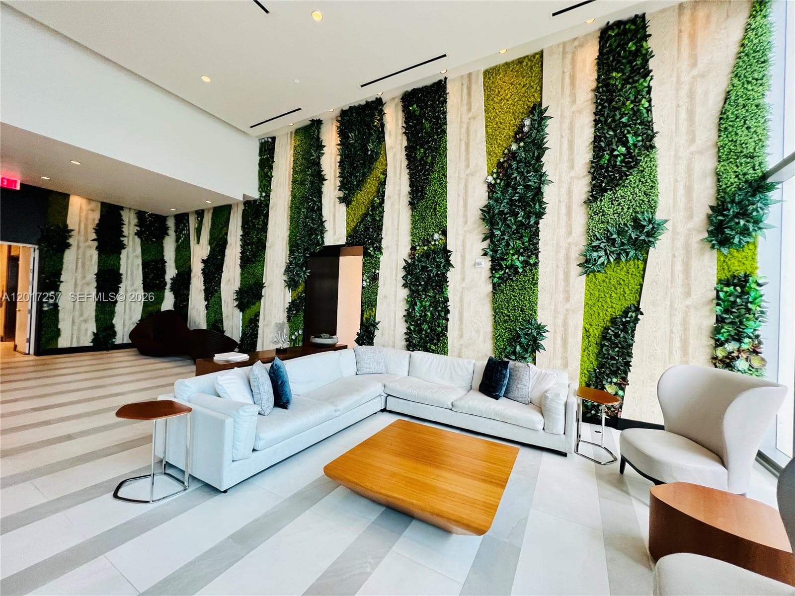 851 NE 1st Av # 2808, Miami FL 33132 — 34