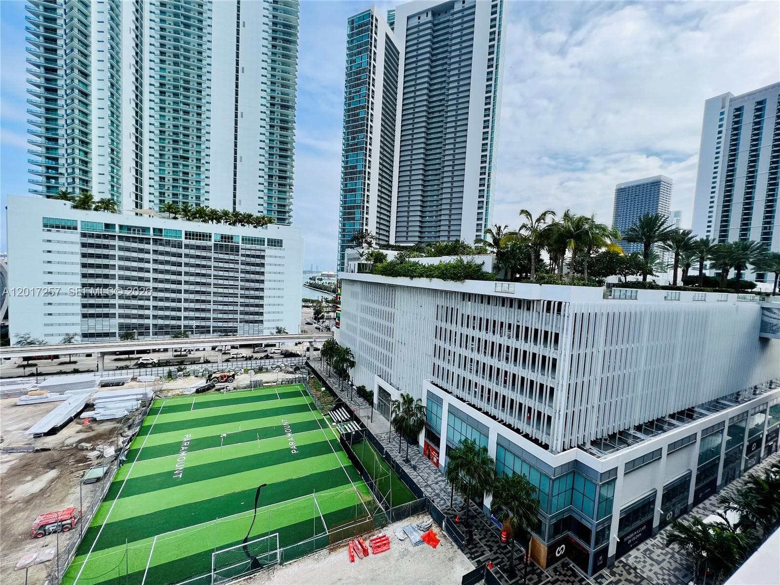 851 NE 1st Av # 2808, Miami FL 33132 — 33