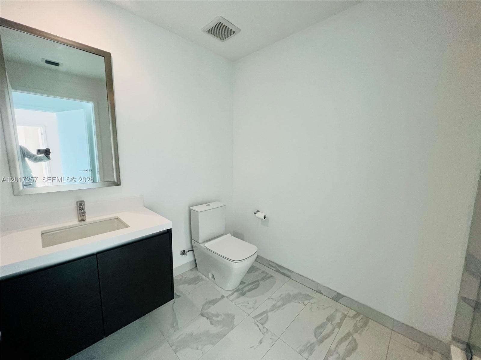 851 NE 1st Av # 2808, Miami FL 33132 — 18