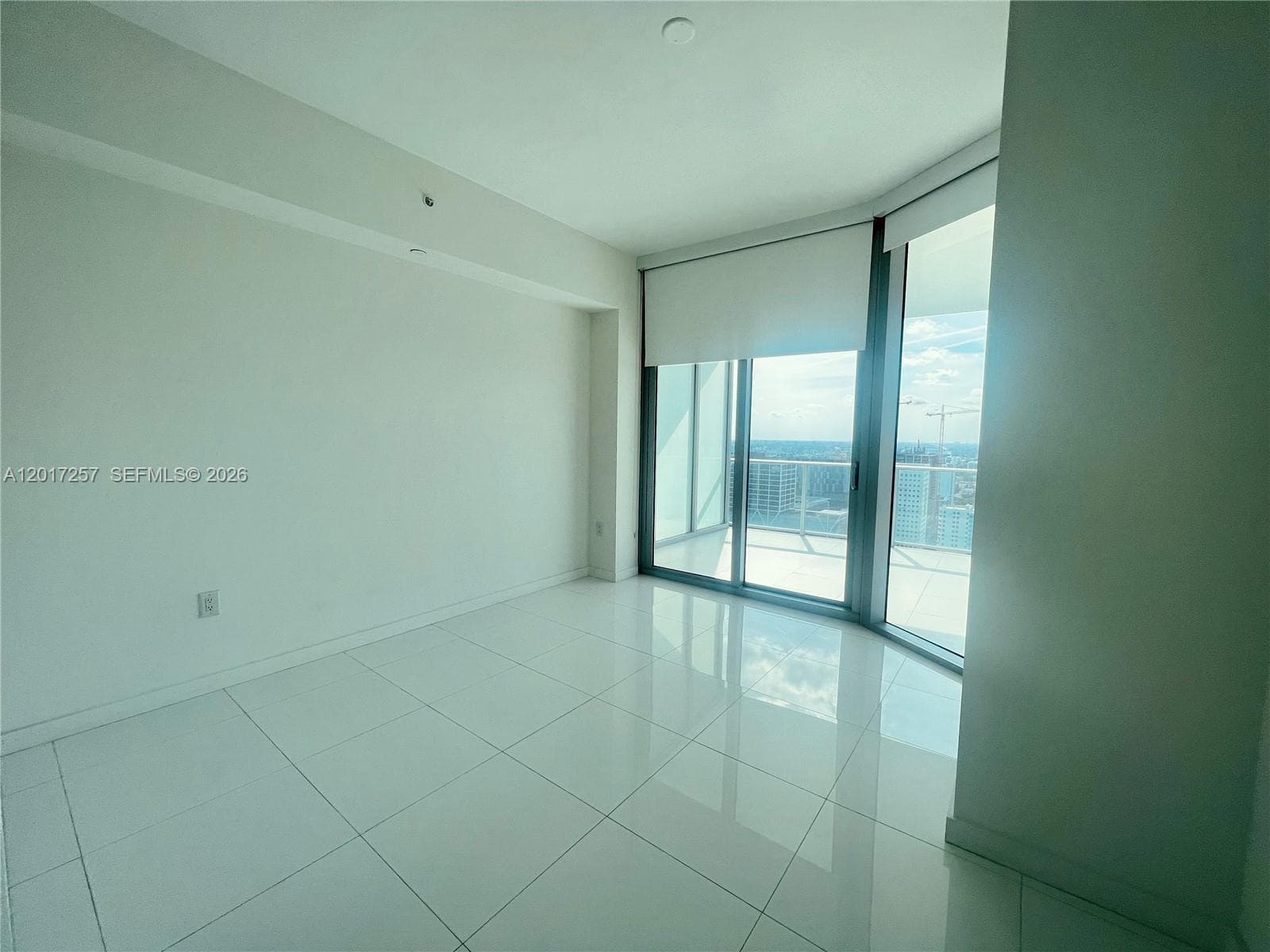 851 NE 1st Av # 2808, Miami FL 33132 — 19