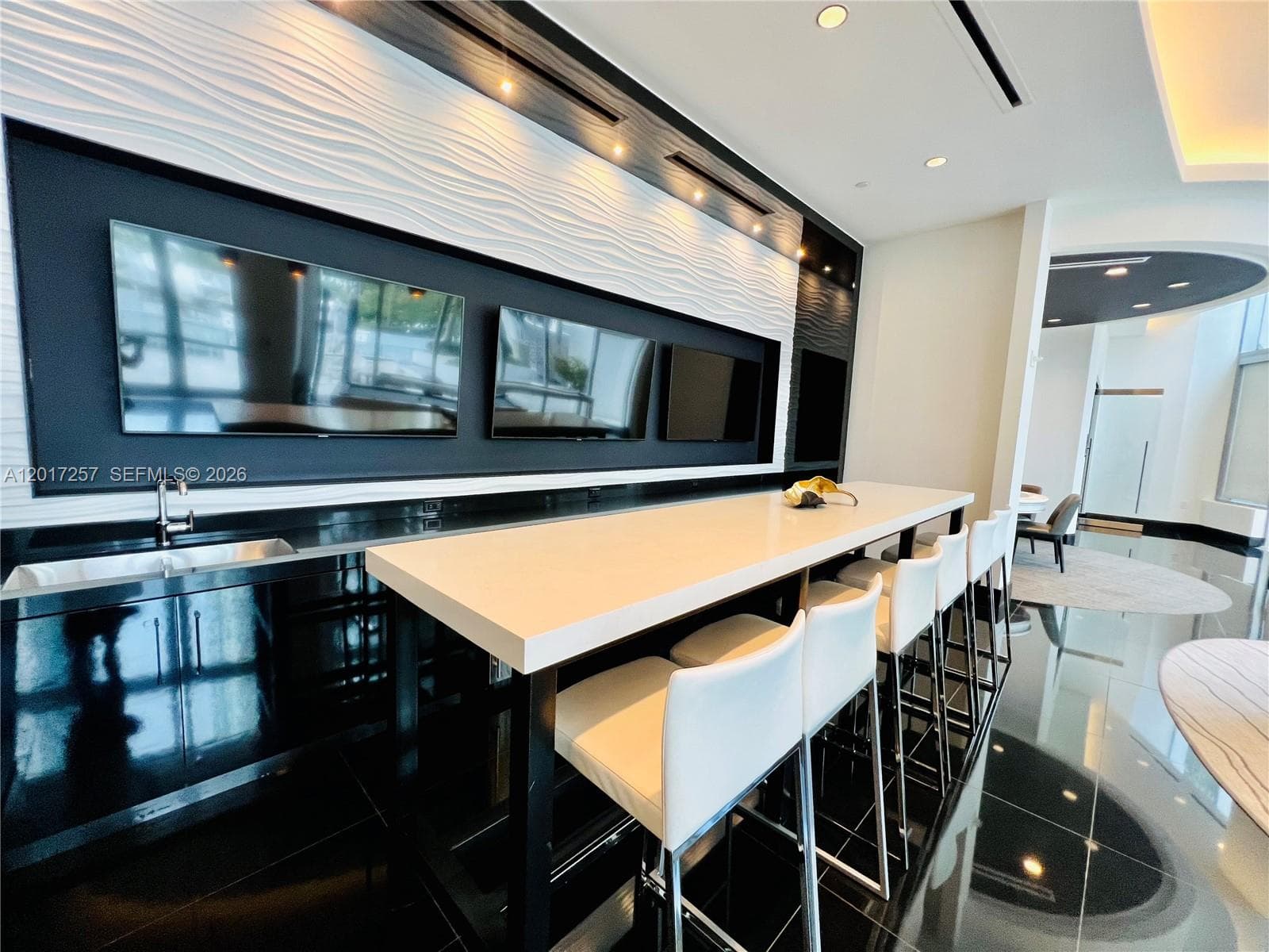 851 NE 1st Av # 2808, Miami FL 33132 — 40