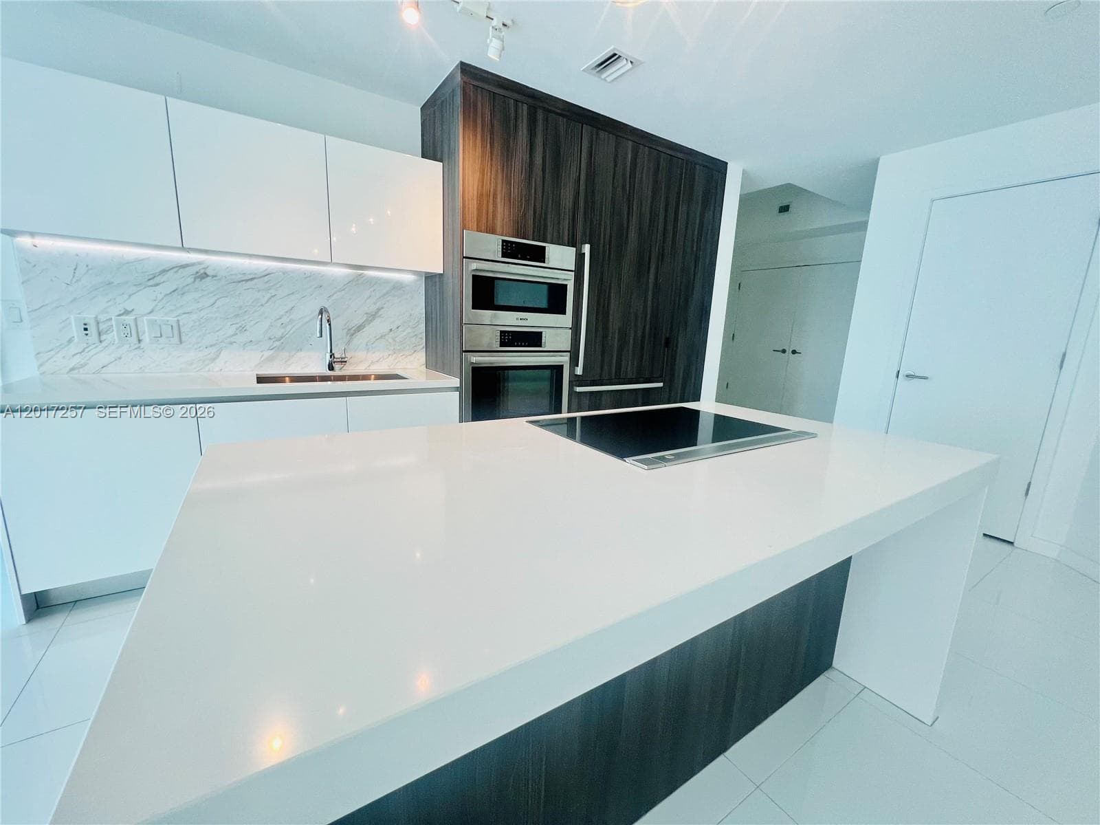 851 NE 1st Av # 2808, Miami FL 33132 — 4