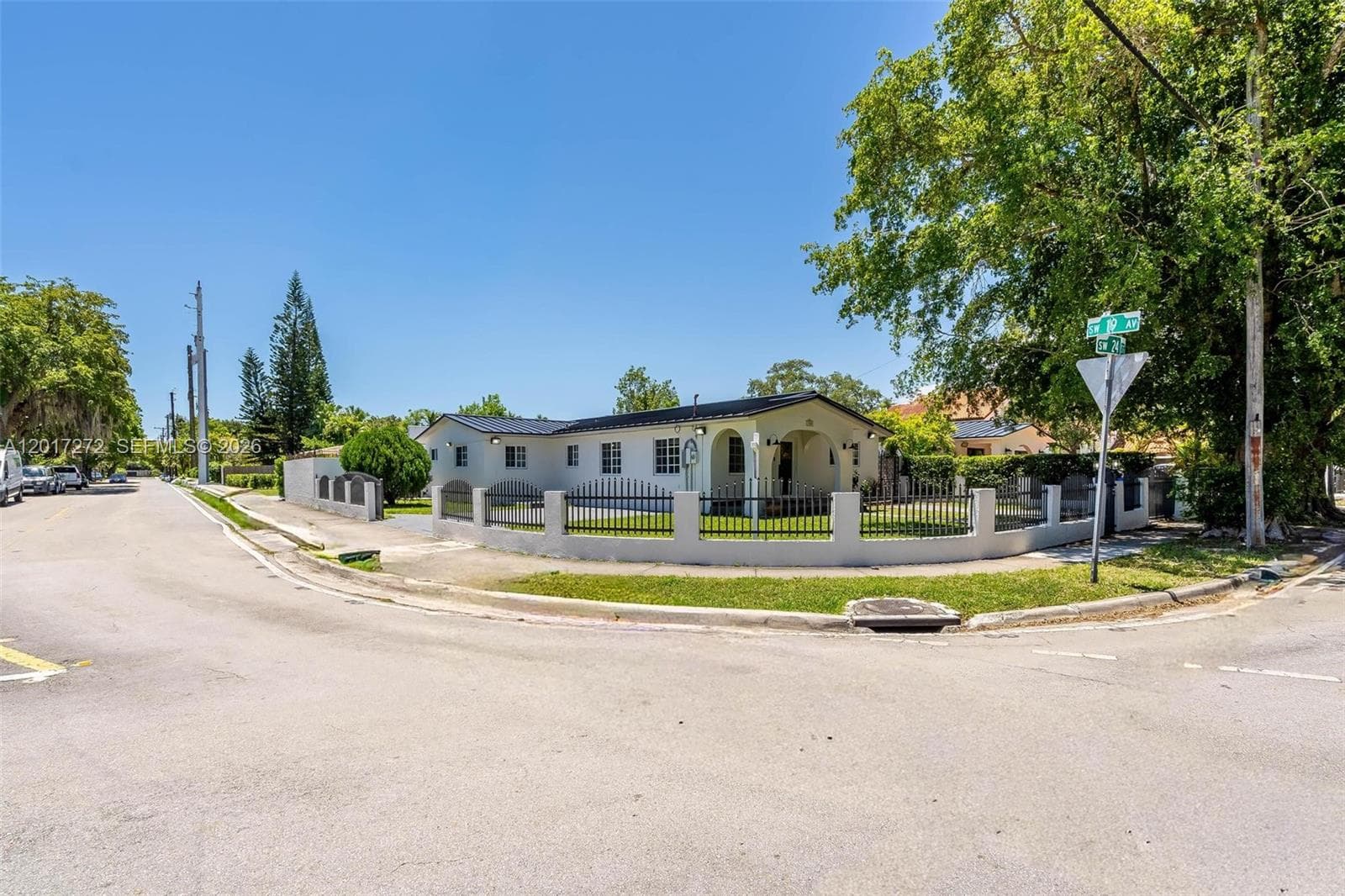 1900 SW 24th St, Miami FL 33145 — 23