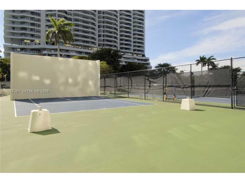 600 NE 36 ST # 1212, Miami FL 33137 — 29