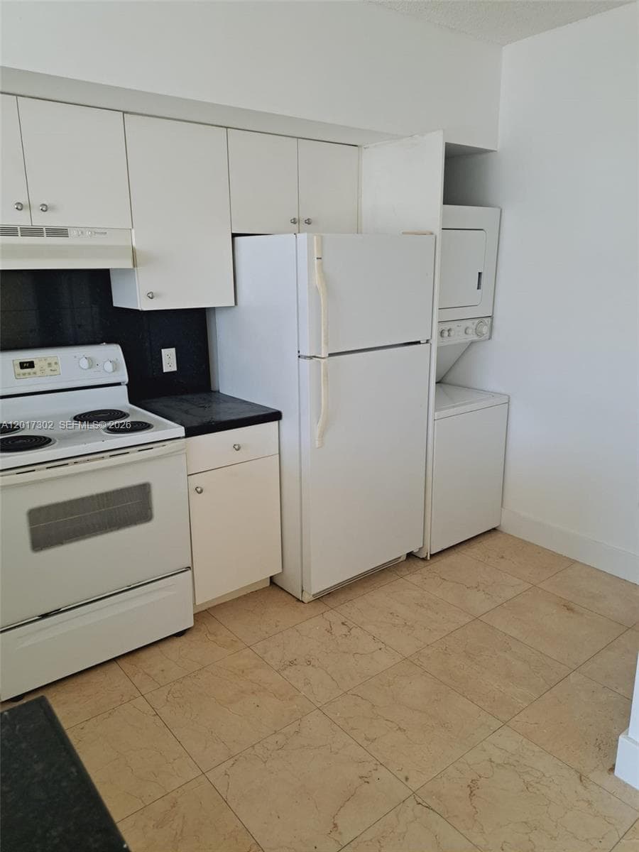 5085 NW 7th St, Miami FL 33126 — 8