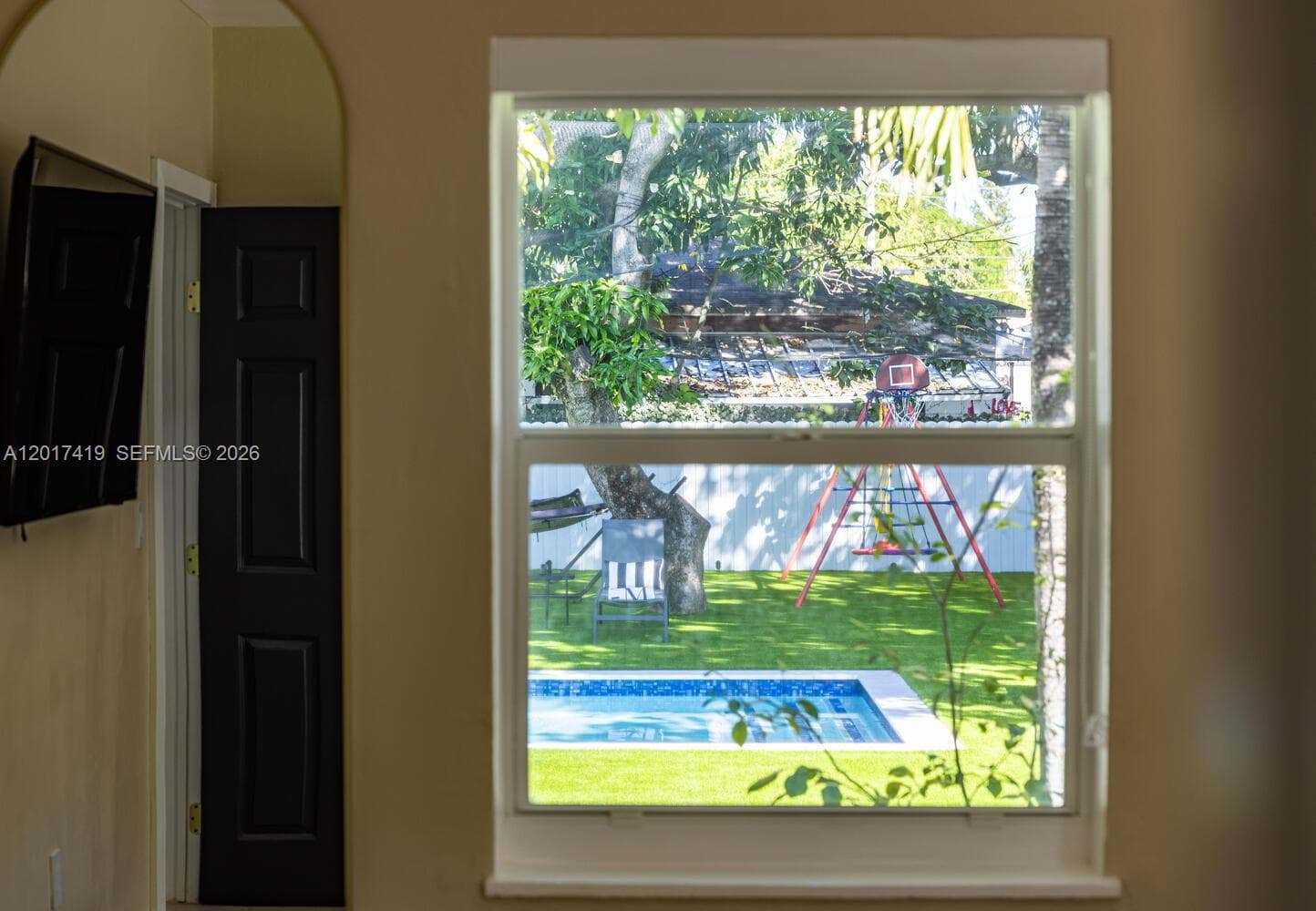 1451 NW 31st St, Miami FL 33142 — 25