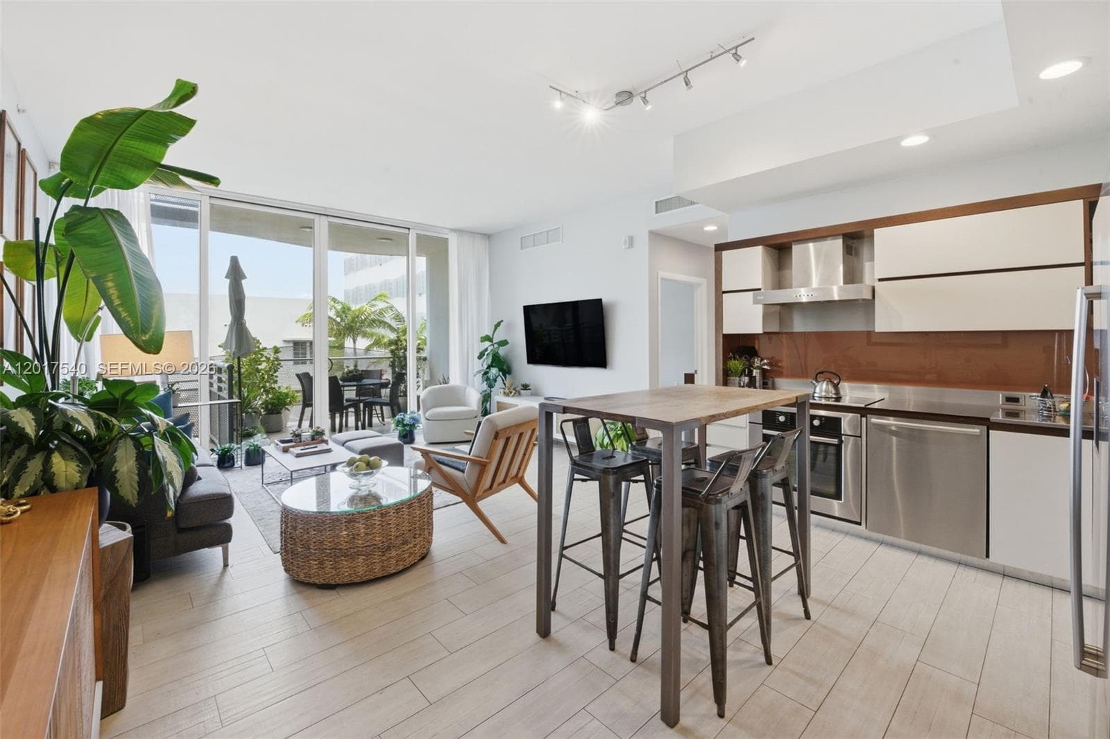 2100 Park Ave # 302, Miami Beach FL 33139 — 1