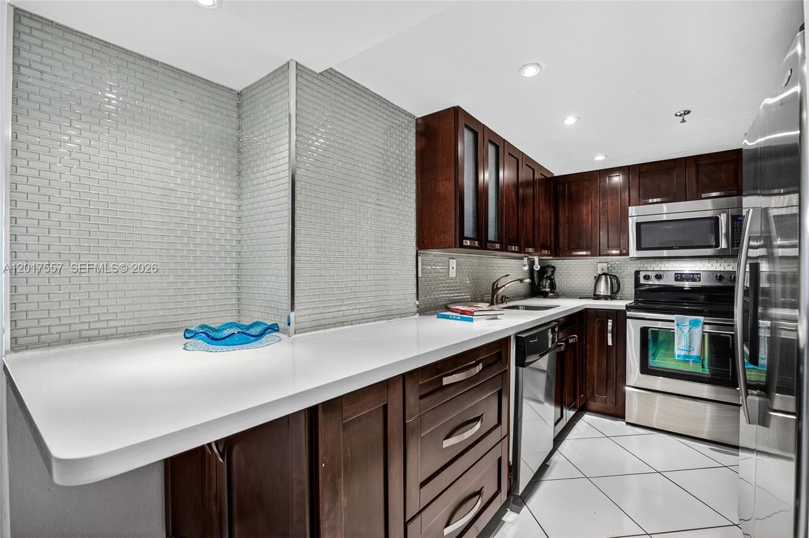 2401 Collins Ave # 1107, Miami Beach FL 33140 — 3