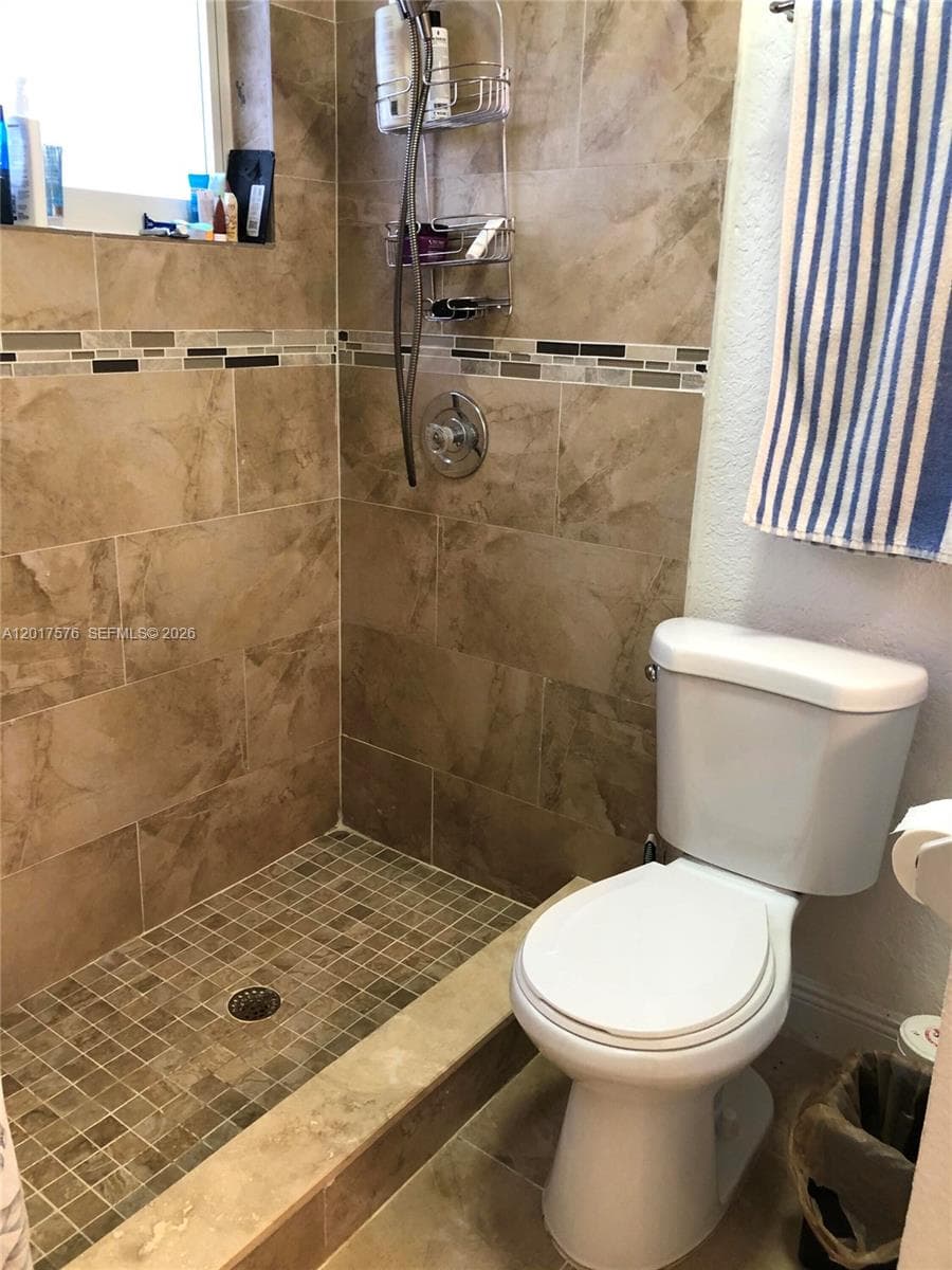15481 SW 155th Ter, Miami FL 33187 — 16