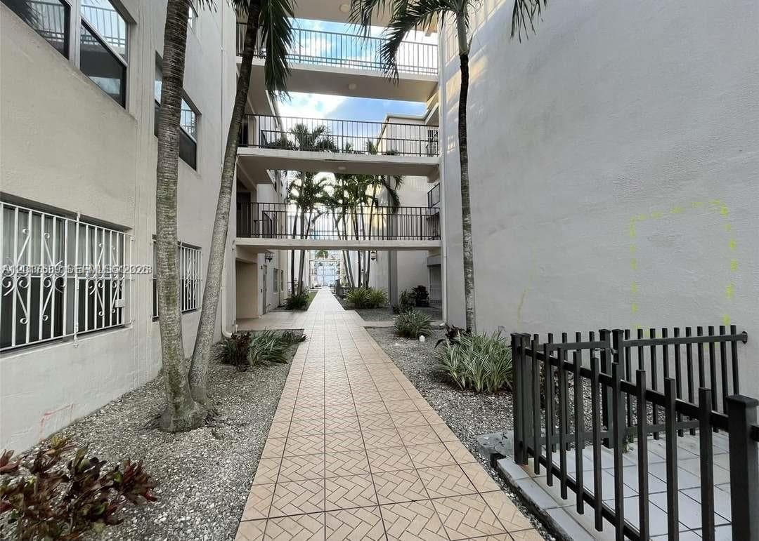 5501 NW 7th St # E412, Miami FL 33126 — 8