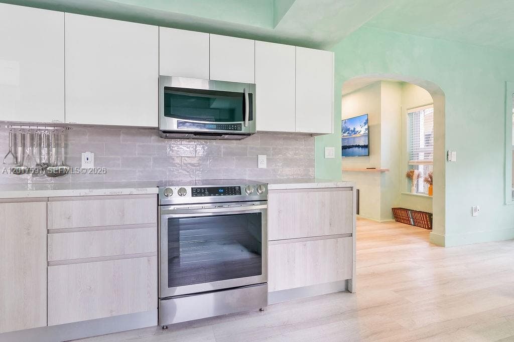 22 NE 44th St, Miami FL 33137 — 23